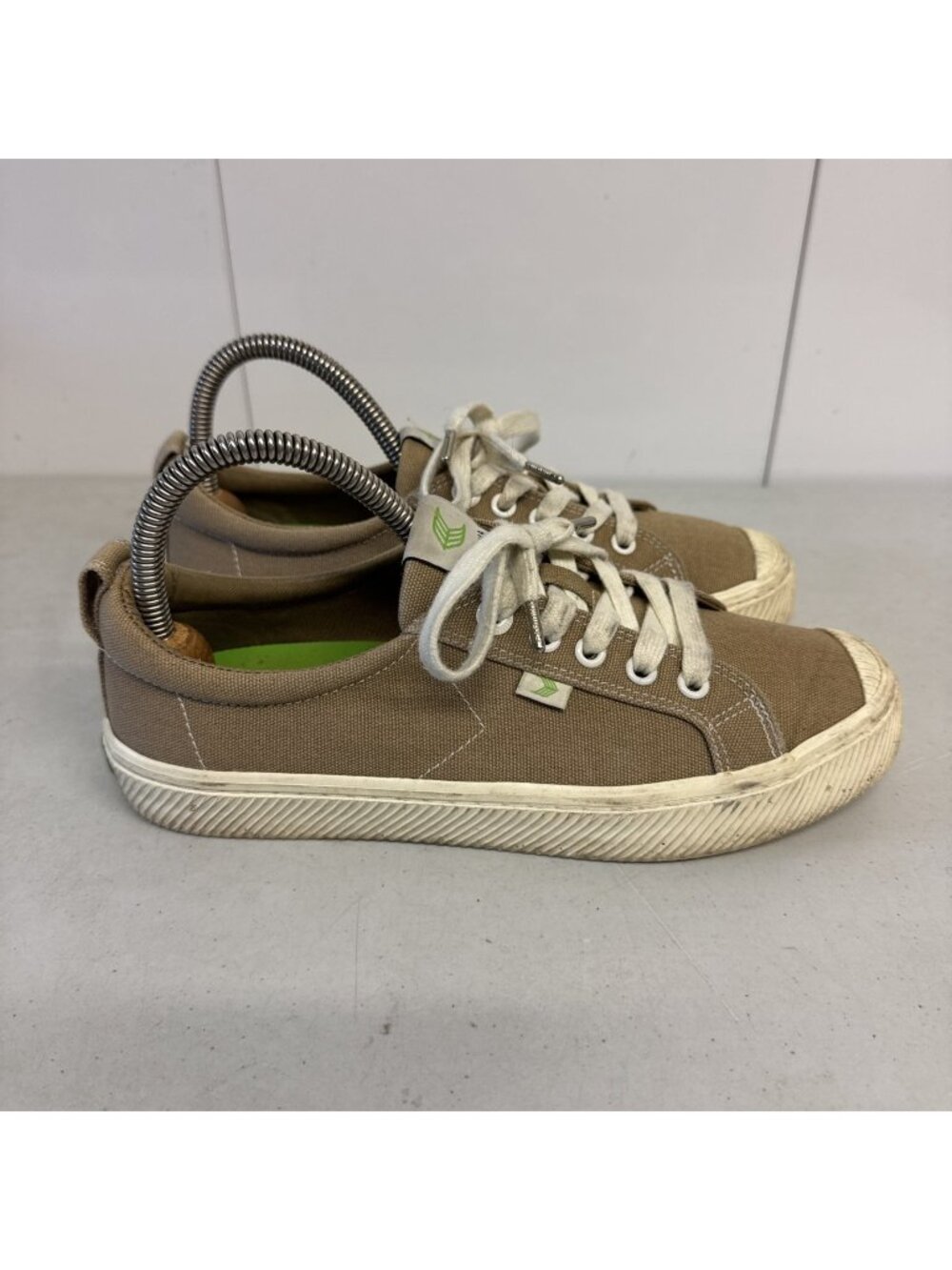 Women's Size 8 CARIUMA Unisex OCA Low Tan Canvas Sneaker